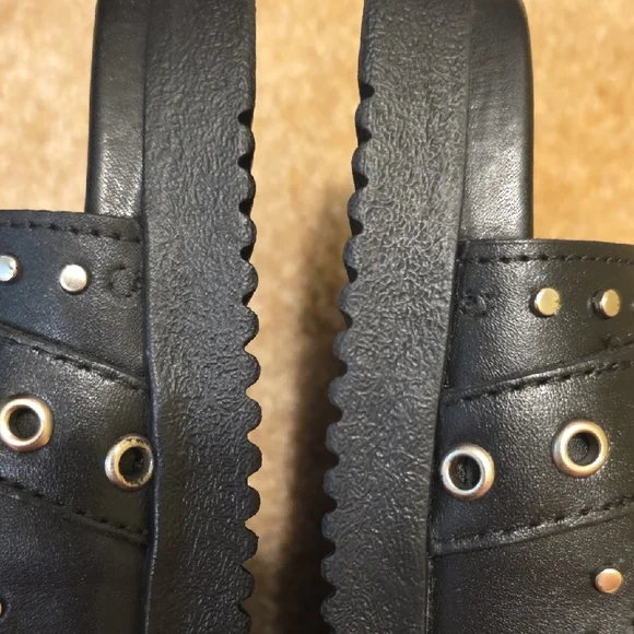 Steve Madden Double Buckle Black Sandals w/Silver Grommets & Details - Picture 11 of 11